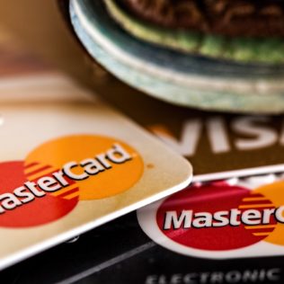 Na Binance kupisz kryptowaluty za pomocą kart Visa i Mastercard